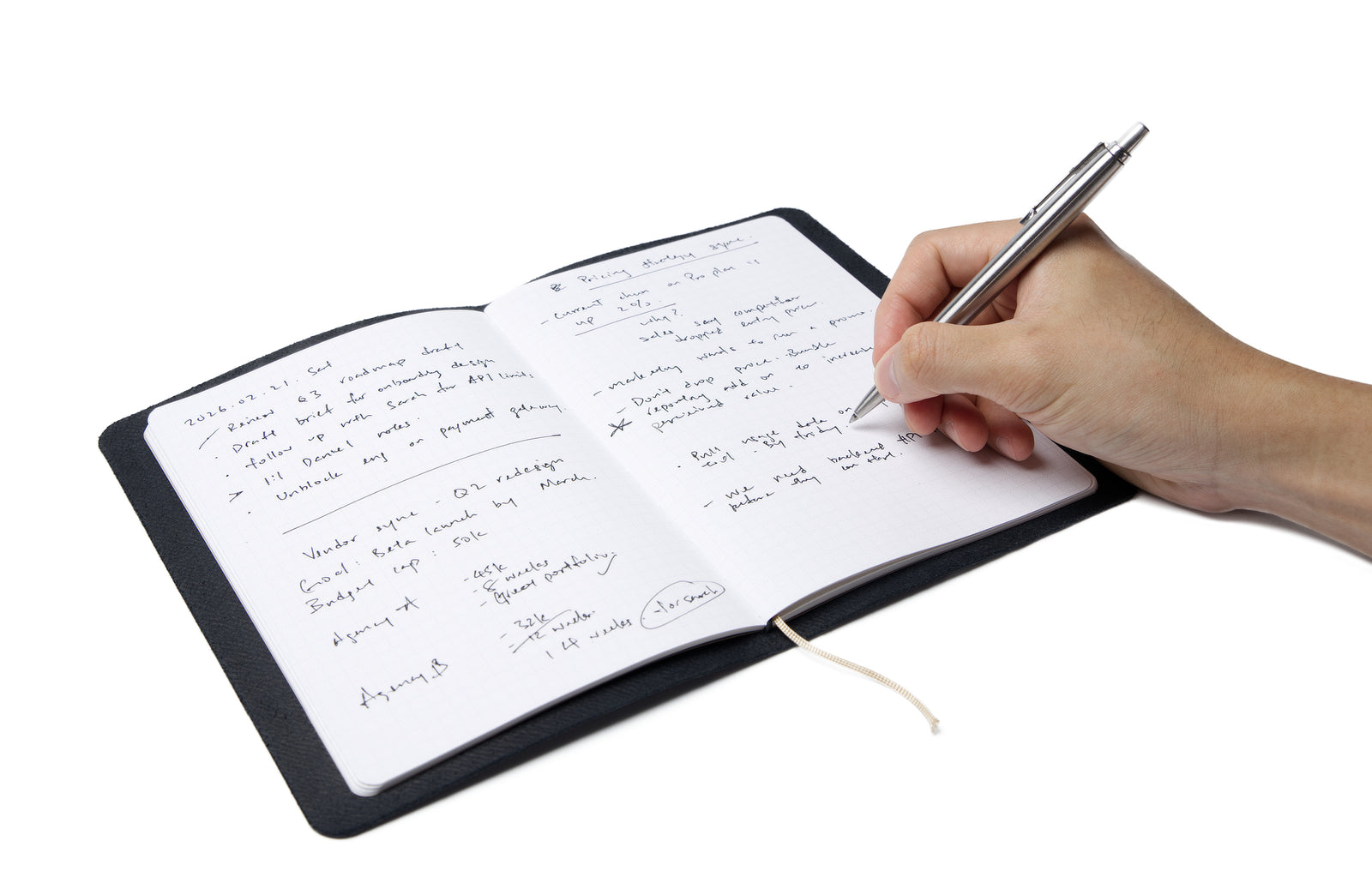 The slim profile of a classic notebook with the freedom of a refillable system.